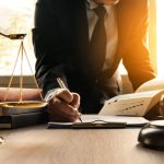 מדוע עורך דין מומחה לחדלות פירעון חיוני בעניינים משפטיים מורכבים